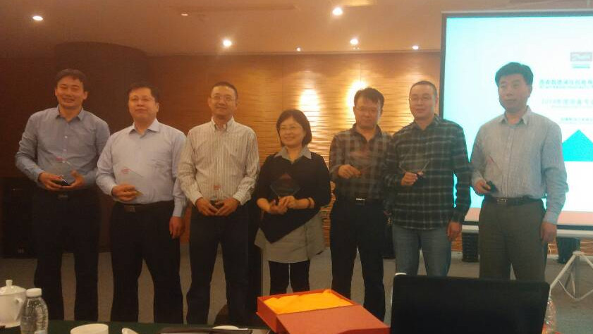 图为：各获奖企业合影